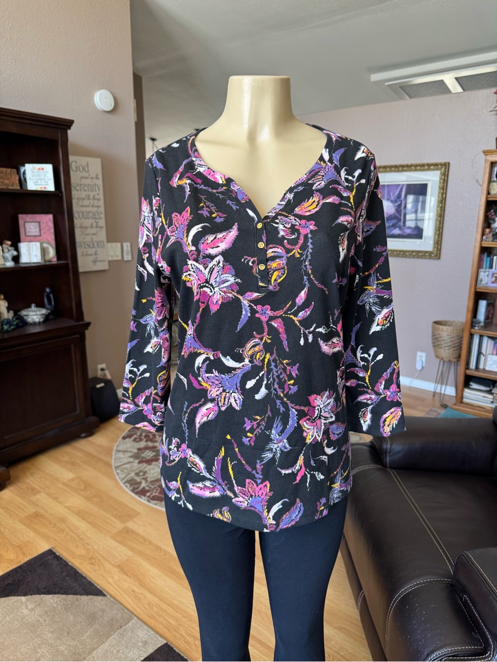 Karen Scott black floral henley style 3/4 sleeves top-size M